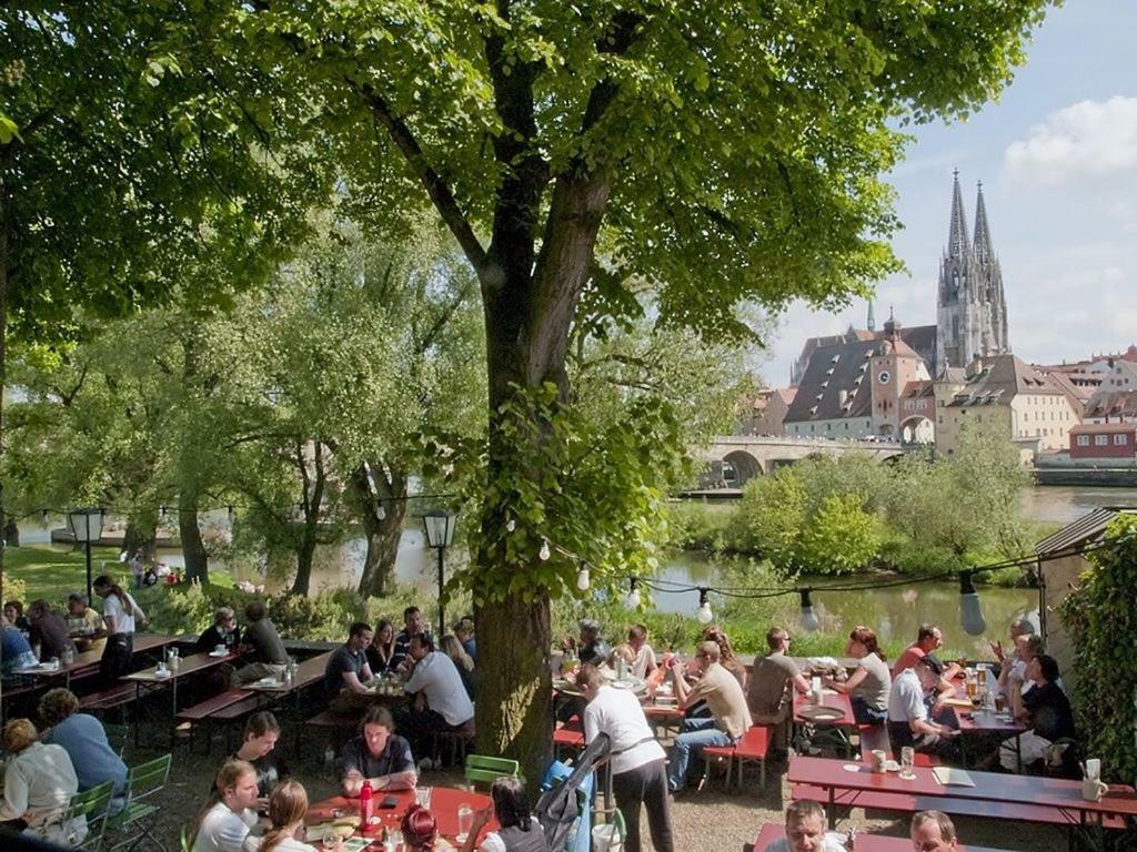 Schloss Weichs Zu Regensburg Mit 2Schlafzimmer Parkplatz Internet 75Qm Zentrum Экстерьер фото